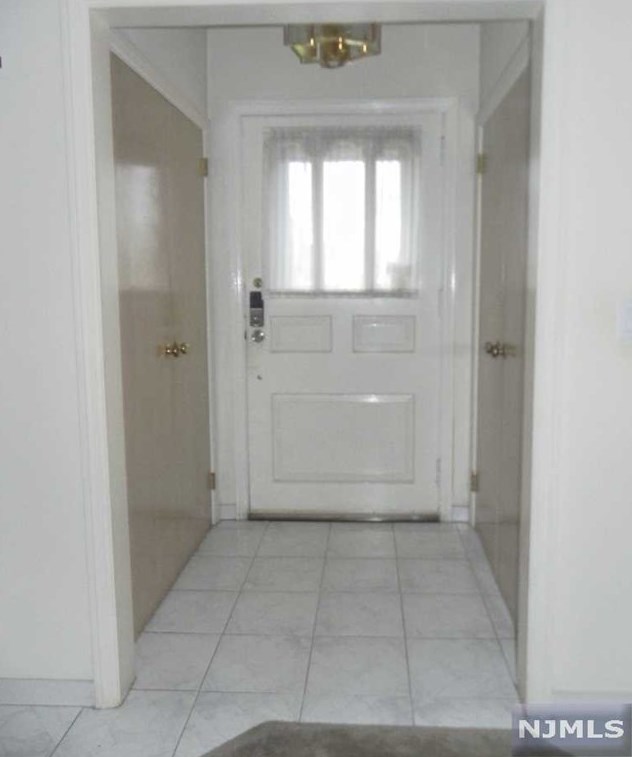 84 Washington Ave, Little Ferry, NJ 07643-2099