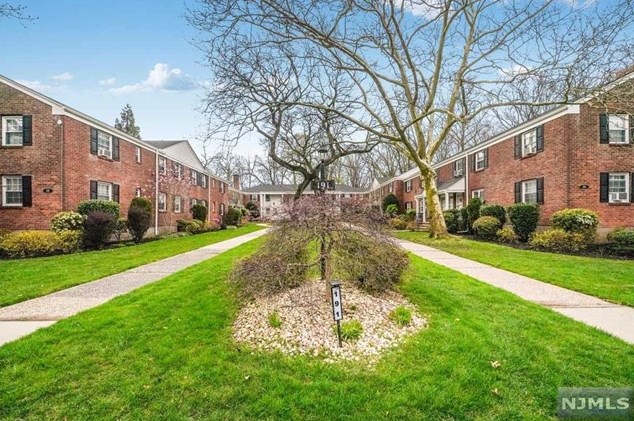 191 Knickerbocker Rd #20, Englewood, NJ 07631