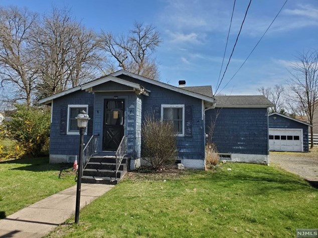 454 South Riverview Dr, Paterson, NJ 07512