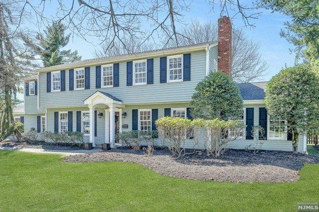 50 Wicks Dr, Harrington Park, NJ 07640-1618