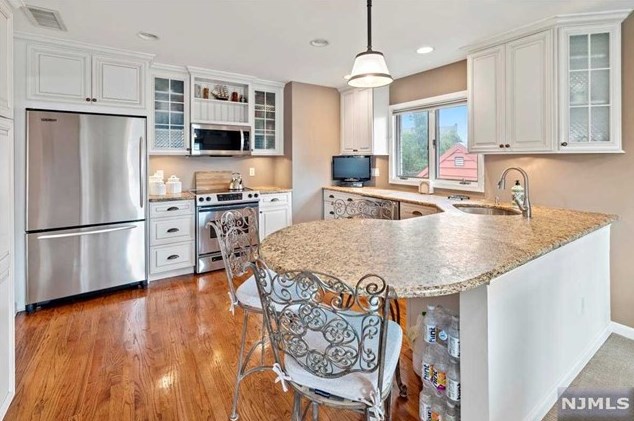 332 Westview Ave, West Fort Lee, NJ 07024