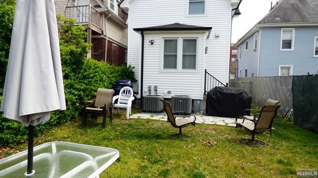 31 Vanderbeck Pl, Hackensack, NJ 07601-3552