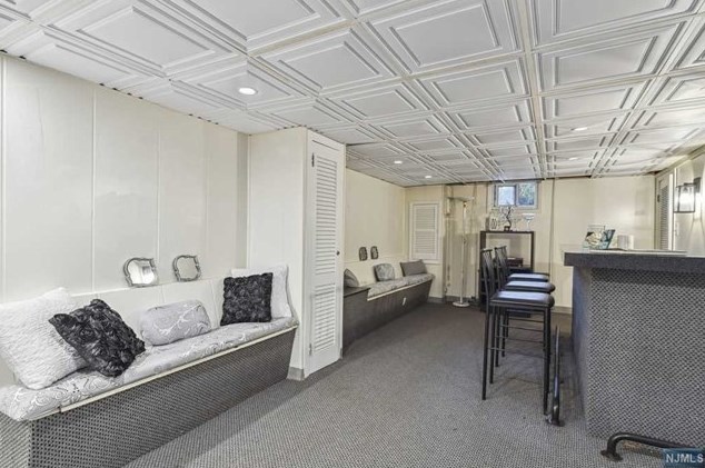 205 Roosevelt Ave, Hasbrouck Heights NJ 07604-1611 exterior