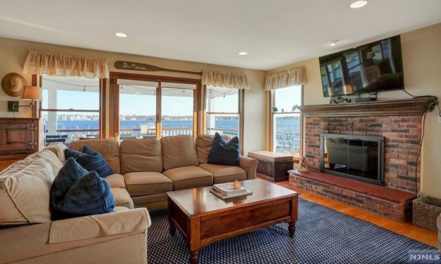 599 Pt Ave, Bricktown NJ  08724-4855 exterior