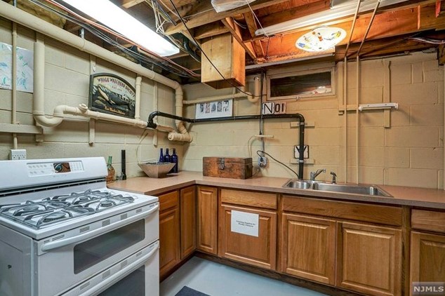 599 Pt Ave, Bricktown NJ  08724-4855 exterior