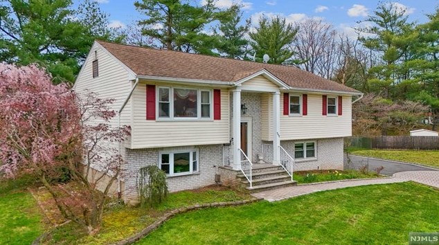 777 Decker Pl, Paramus, NJ 07652