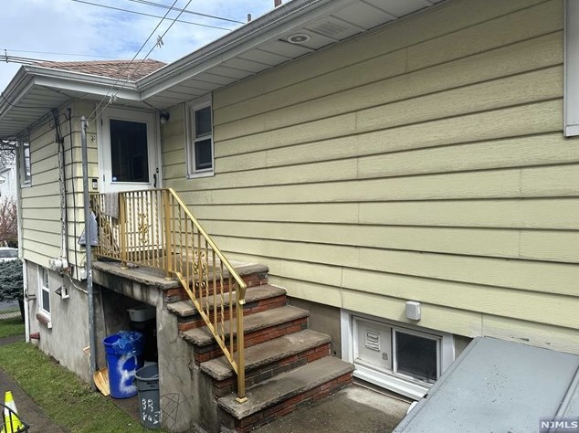 88 Gaston Ave, Outwater, NJ 07026-1206