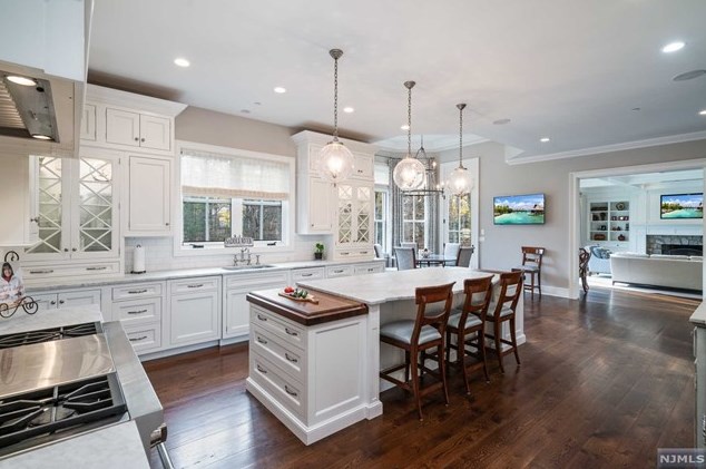 32 Ackerman Rd, Upper Saddle River NJ 07458 exterior