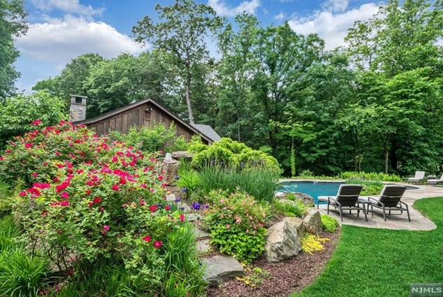 32 Ackerman Rd, Upper Saddle River NJ 07458 exterior