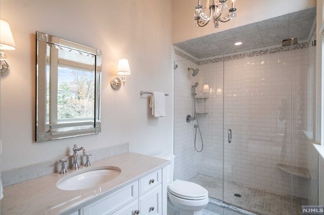 32 Ackerman Rd, Upper Saddle River NJ 07458 exterior