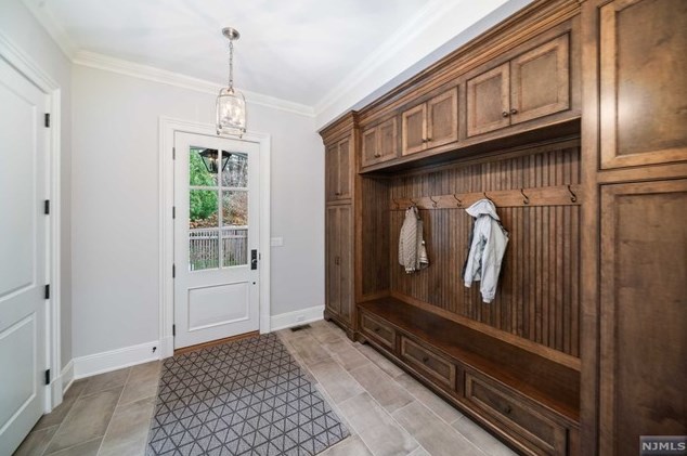 32 Ackerman Rd, Upper Saddle River NJ 07458 exterior