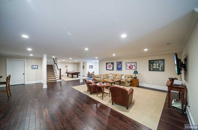 32 Ackerman Rd, Upper Saddle River NJ 07458 exterior