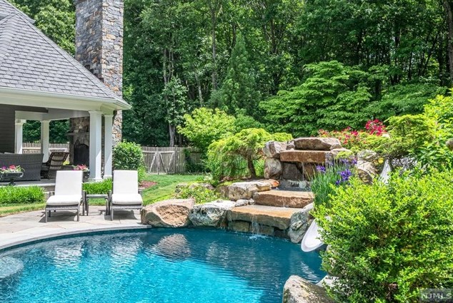 32 Ackerman Rd, Upper Saddle River NJ 07458 exterior