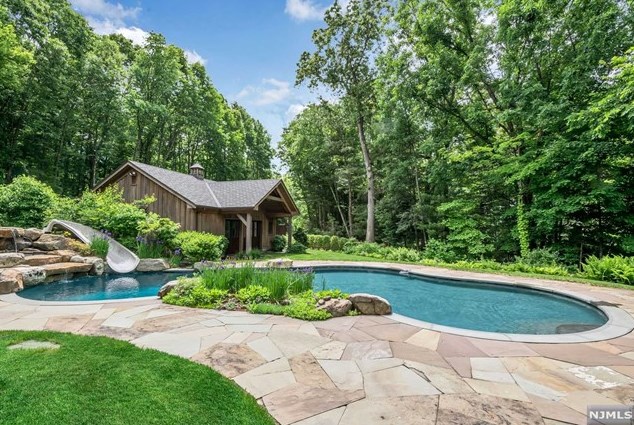 32 Ackerman Rd, Upper Saddle River NJ 07458 exterior