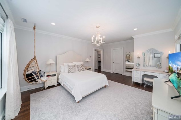 32 Ackerman Rd, Upper Saddle River NJ 07458 exterior