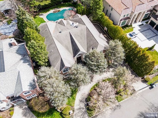 8 Willow Dr, Englewood, NJ 07632-2207