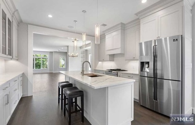 1639 Maple St, West Fort Lee, NJ 07024