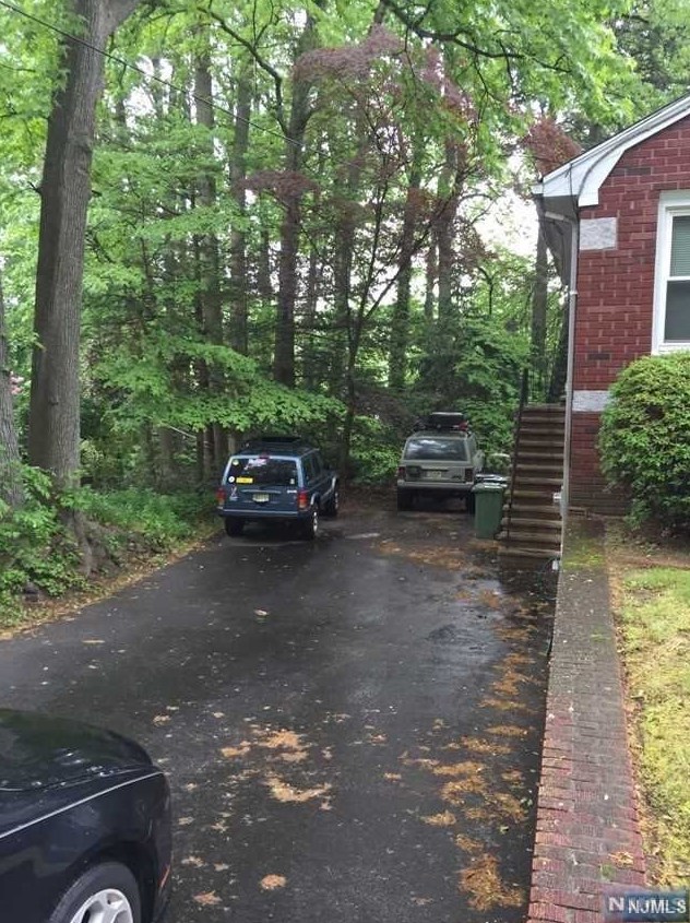 76 S Farview Ave, Paramus, NJ 07652