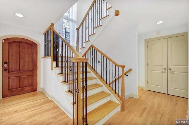 121 Sussex Rd, Tenafly NJ  07670-2513 exterior