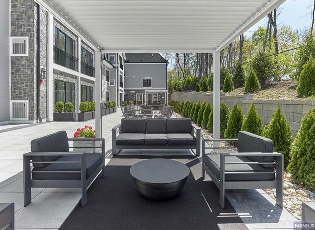 8 Tice Rd #212, Franklin Lakes, NJ 07417