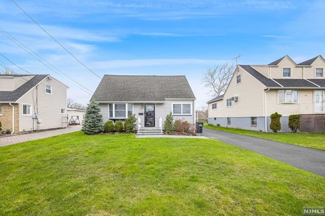 28 Jackson Pl, Moonachie, NJ 07074