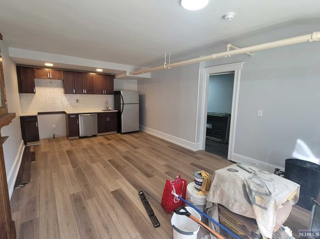 27 Russell Ave, Edgewater, NJ 07020