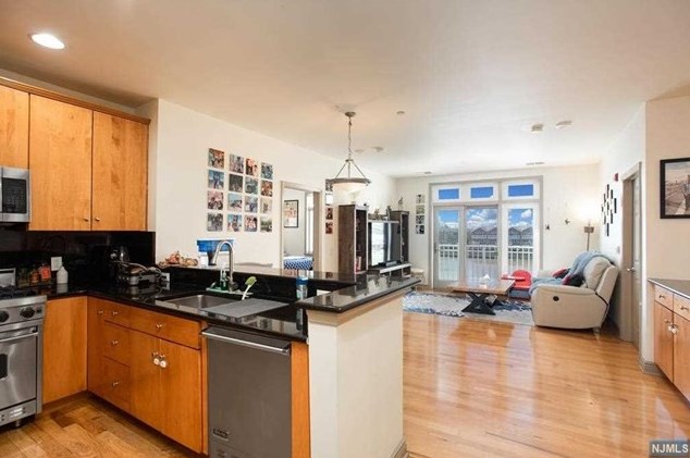7400 River Rd #307, North Bergen, NJ 07047