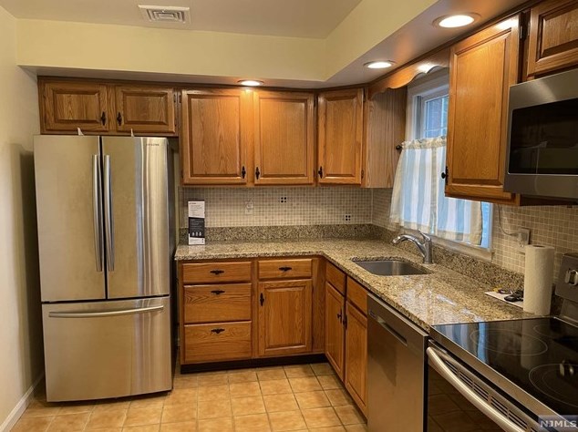 10 S Irving St, Ridgewood, NJ 07450
