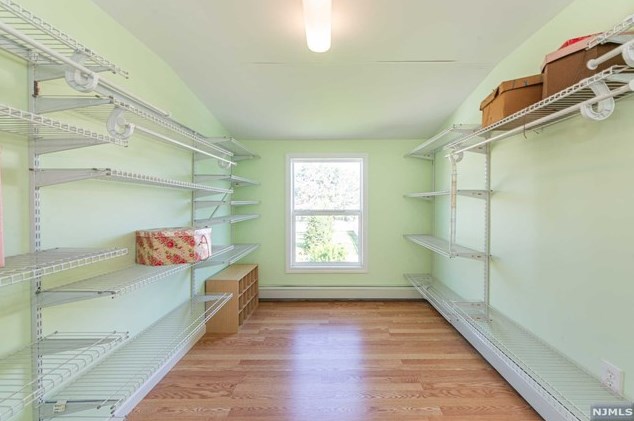 1089 Farm Rd, Secaucus NJ 07094-4026 exterior