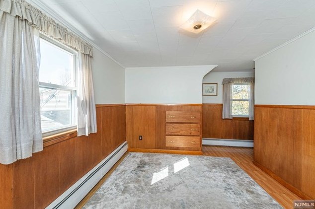 1089 Farm Rd, Secaucus NJ 07094-4026 exterior