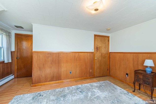 1089 Farm Rd, Secaucus NJ 07094-4026 exterior