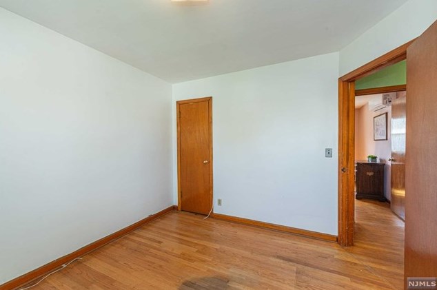 1089 Farm Rd, Secaucus NJ 07094-4026 exterior