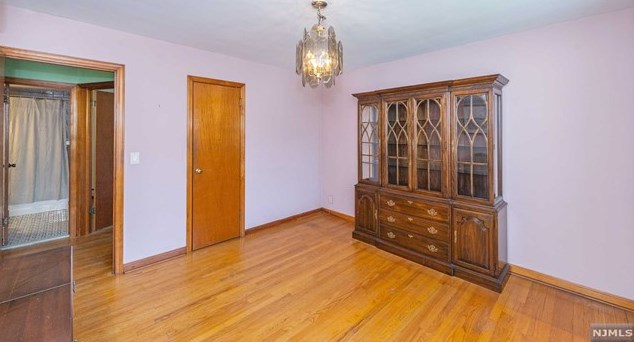 1089 Farm Rd, Secaucus NJ 07094-4026 exterior