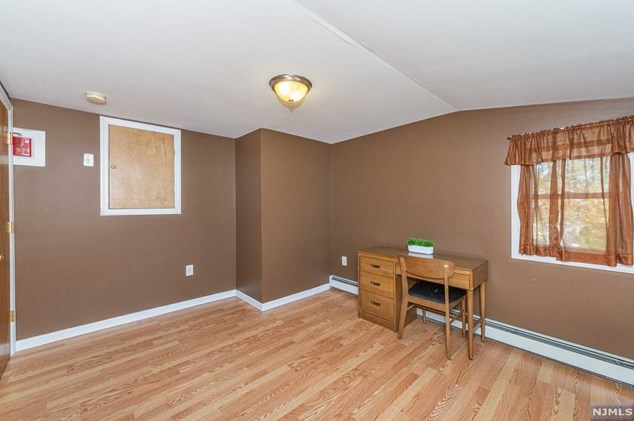 1089 Farm Rd, Secaucus NJ 07094-4026 exterior