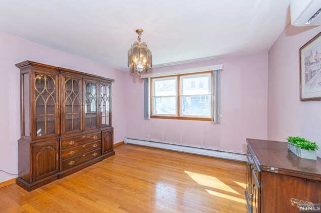 1089 Farm Rd, Secaucus NJ 07094-4026 exterior