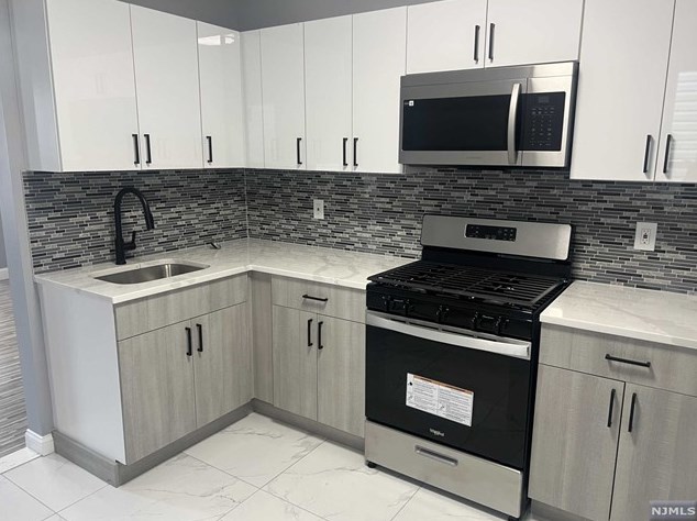 80 Keen St, Paterson, NJ 07524