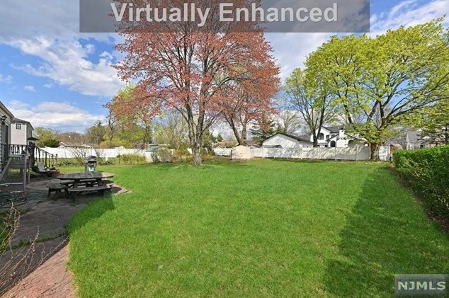 210 Hillcrest Dr, Paramus, NJ 07652