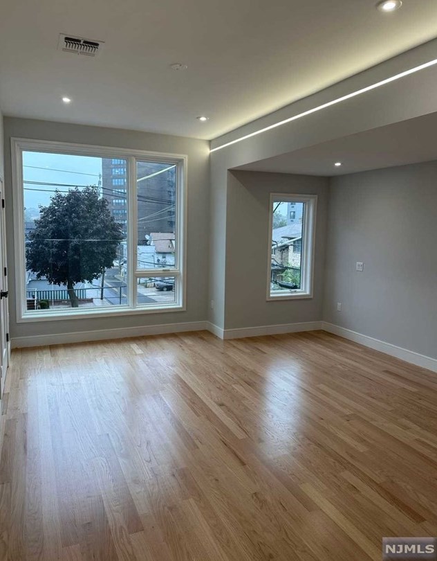 486 Jane St, West Fort Lee NJ  07024-2549 exterior