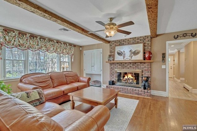 52 Elizabeth Ln, Mahwah NJ 07430-2808 exterior