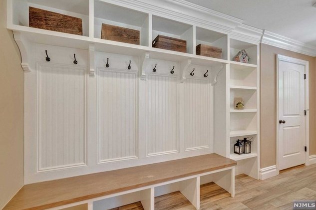 52 Elizabeth Ln, Mahwah NJ 07430-2808 exterior