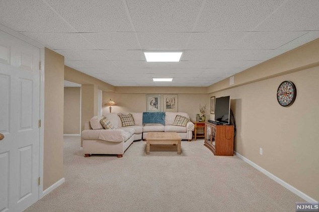 52 Elizabeth Ln, Mahwah NJ 07430-2808 exterior