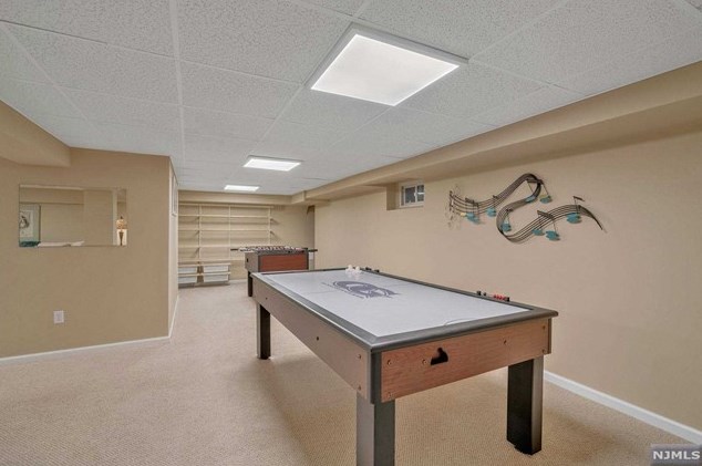 52 Elizabeth Ln, Mahwah NJ 07430-2808 exterior