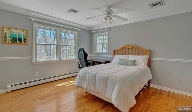 52 Elizabeth Ln, Mahwah NJ 07430-2808 exterior