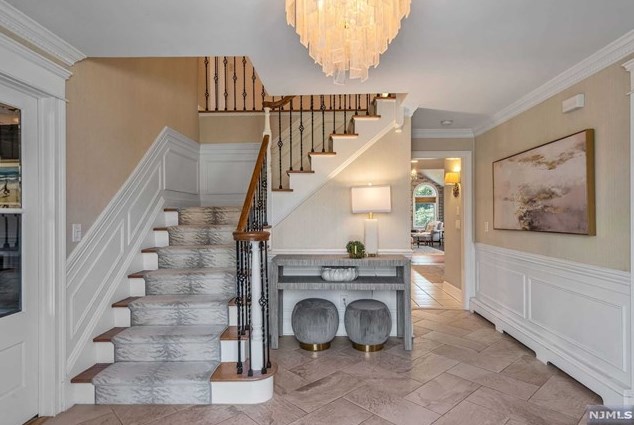 15 Yeomans Ln, Allendale, NJ 07401-2023