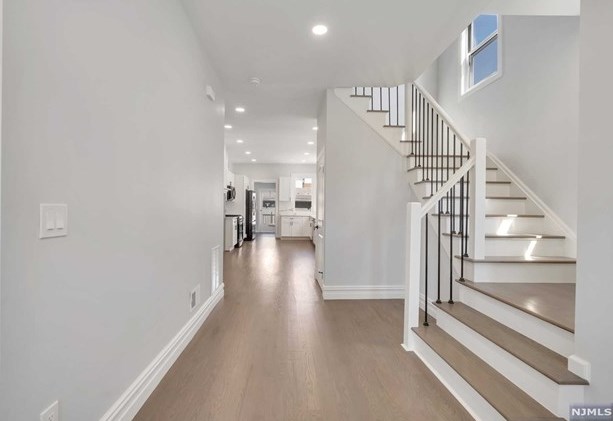 27 James St, Bergenfield NJ  07621-2336 exterior