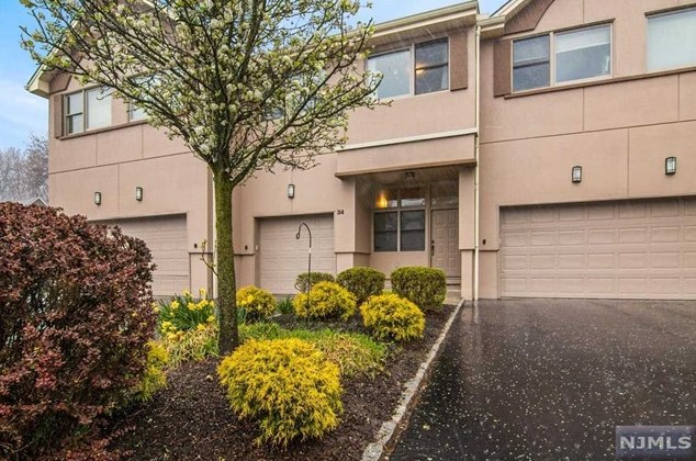 34 Rio Vista Dr, Allendale, NJ 07401
