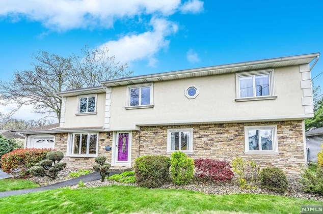 255 Valley Rd, River Edge, NJ 07661-1017