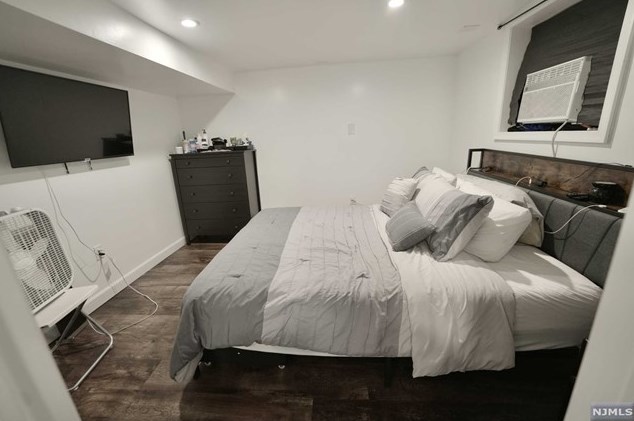 248 Clinton Ave, Bergenfield NJ 07621-3203 exterior