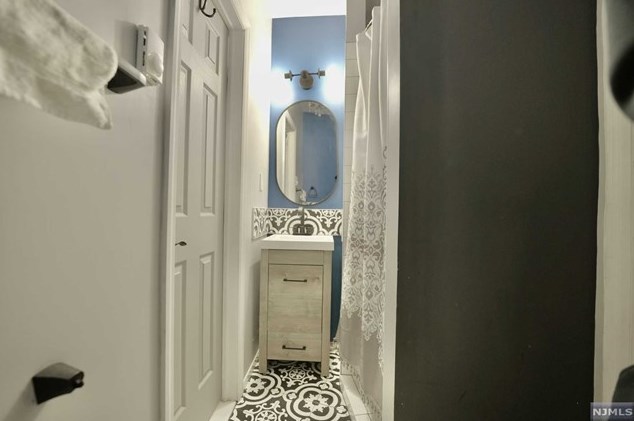 248 Clinton Ave, Bergenfield NJ 07621-3203 exterior