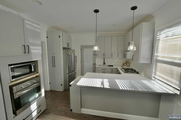 248 Clinton Ave, Bergenfield NJ 07621-3203 exterior